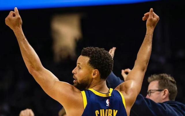 勇士横扫太阳,实现今年首次连胜 勇士横扫太阳,实现今年首次连胜