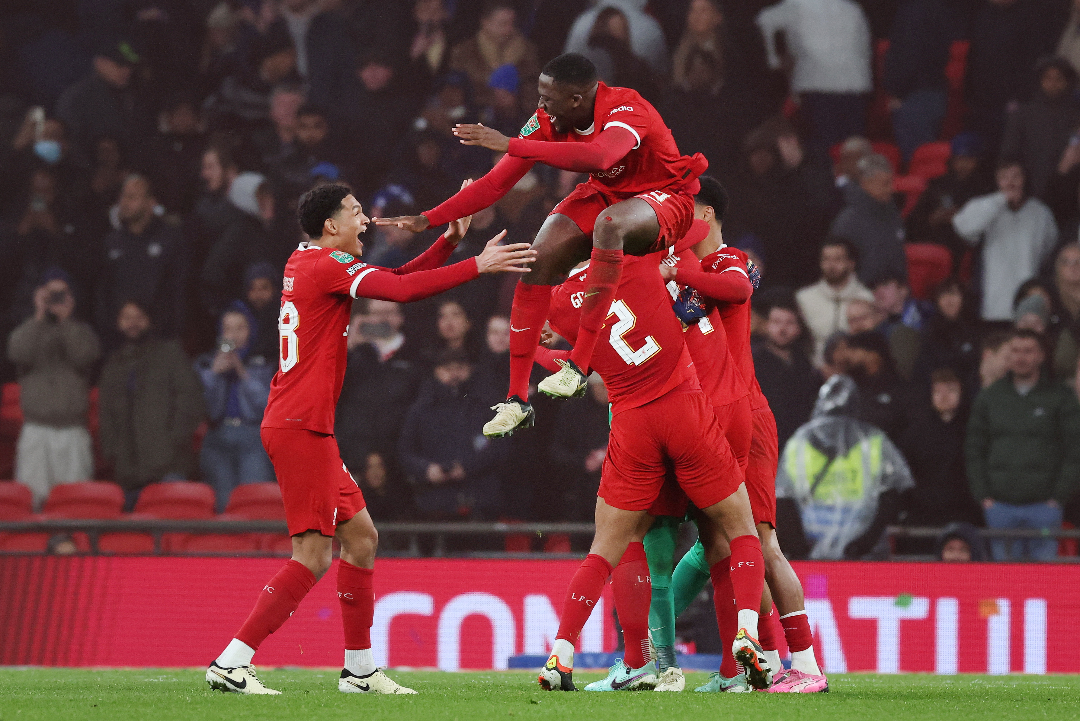 利物浦攻势强劲,击败对手再次领跑英格兰足球联赛 利物浦攻势强劲,击败对手再次领跑英格兰足球联赛