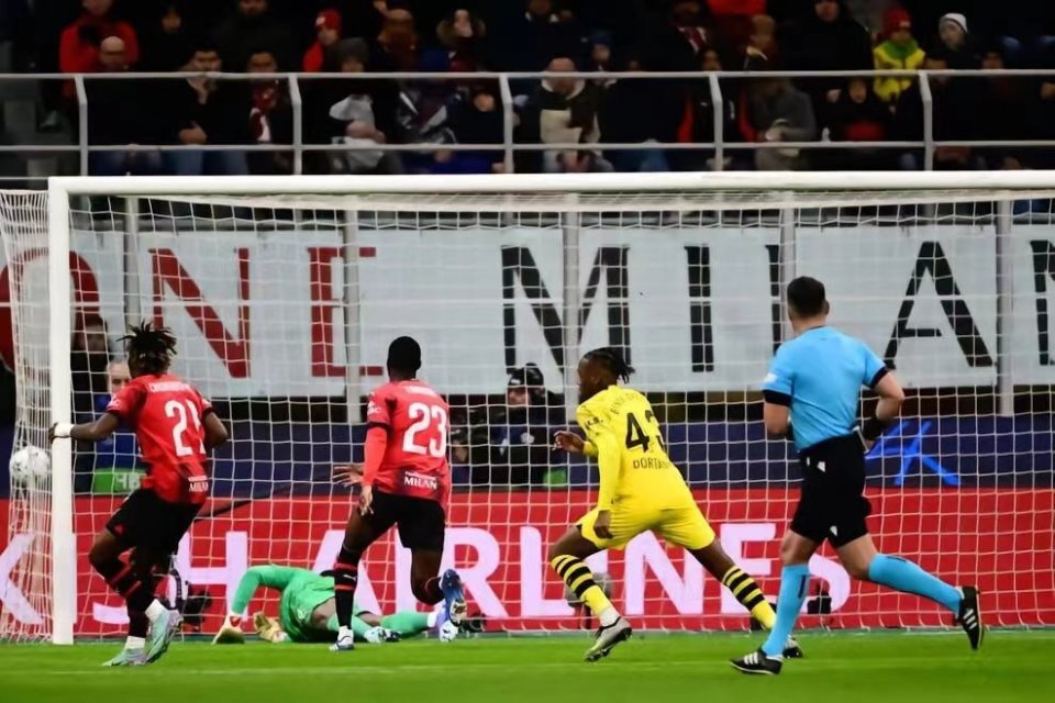 乌迪内斯队悲伤告别主教练,球员面临挑战 乌迪内斯队悲伤告别主教练,球员面临挑战