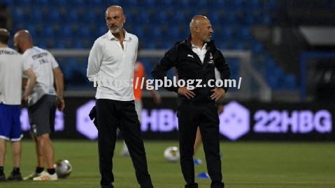 AC米兰传奇球星现身训练基地，助教身份备战下赛季