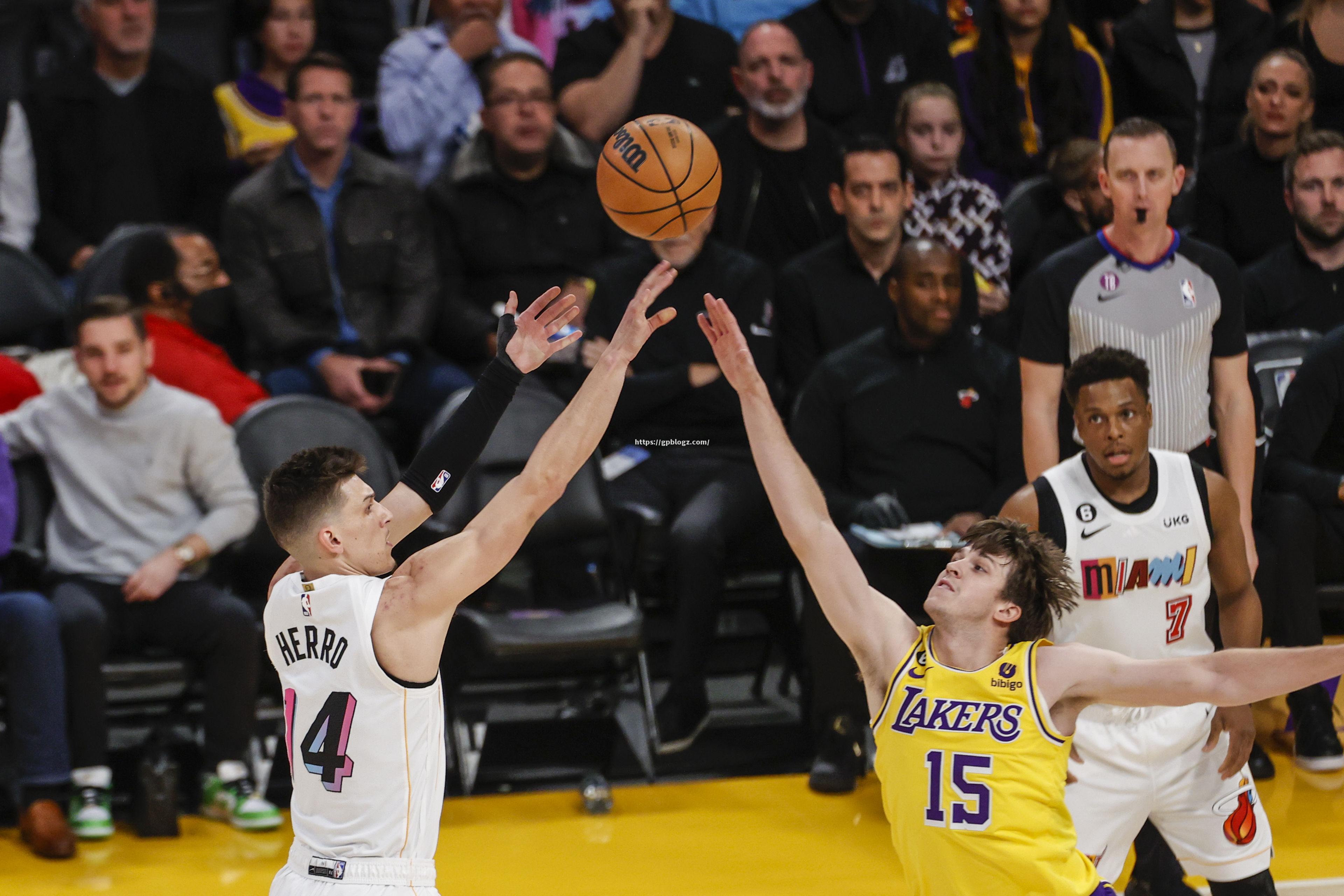 NBA季后赛开战，湖人击败热火夺冠