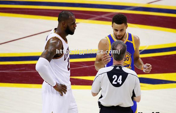 NBA总决赛今晚打响,勇士对阵骑士引爆全民狂热 NBA总决赛今晚打响,勇士对阵骑士引爆全民狂热