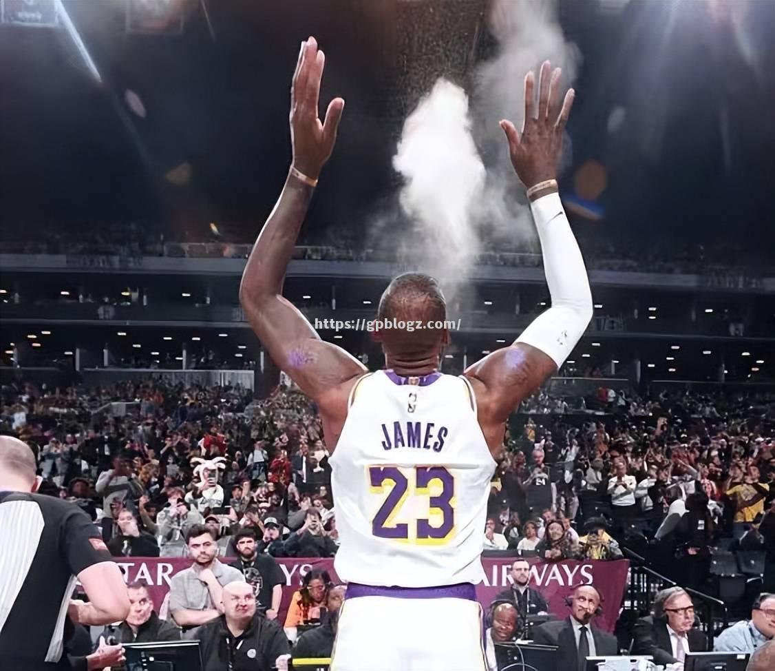 湖人大胜快船，詹姆斯贡献24+14+9