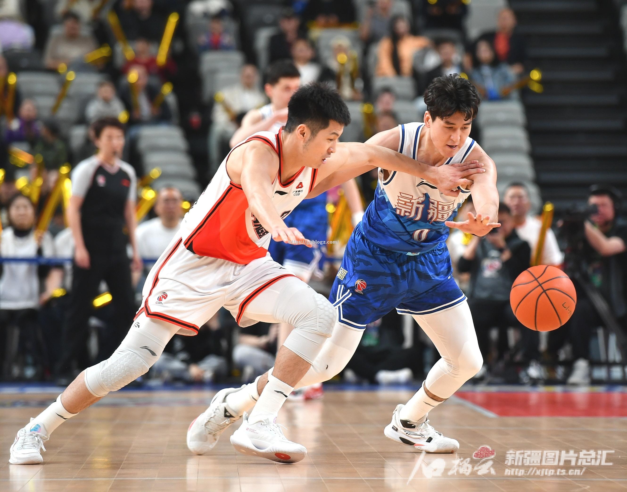 新疆男篮在客场比赛中表现出色 新疆男篮在客场比赛中表现出色