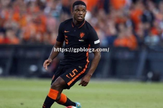 曼联正式宣布萨杜马离队,寻找替代中场球员 曼联正式宣布萨杜马离队,寻找替代中场球员