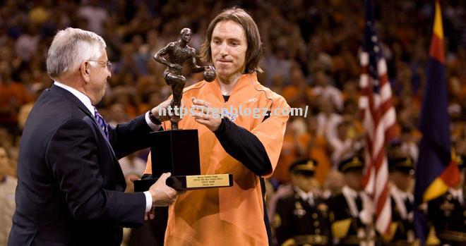美国足球联赛明星获选为年度MVP