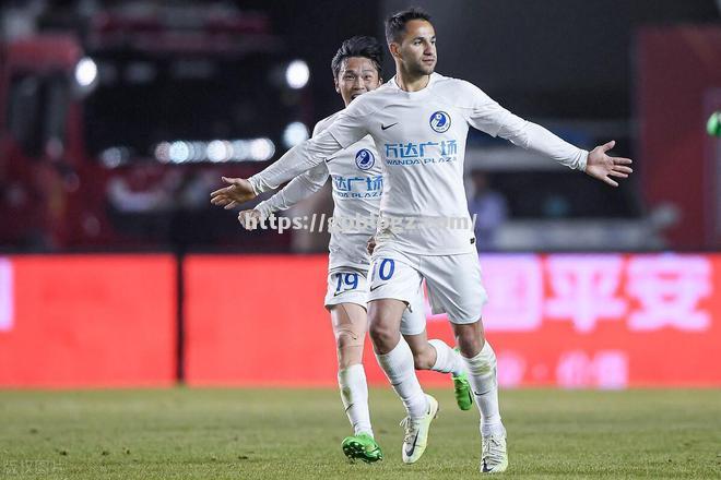 大连人客场不敌上港，遭遇连败