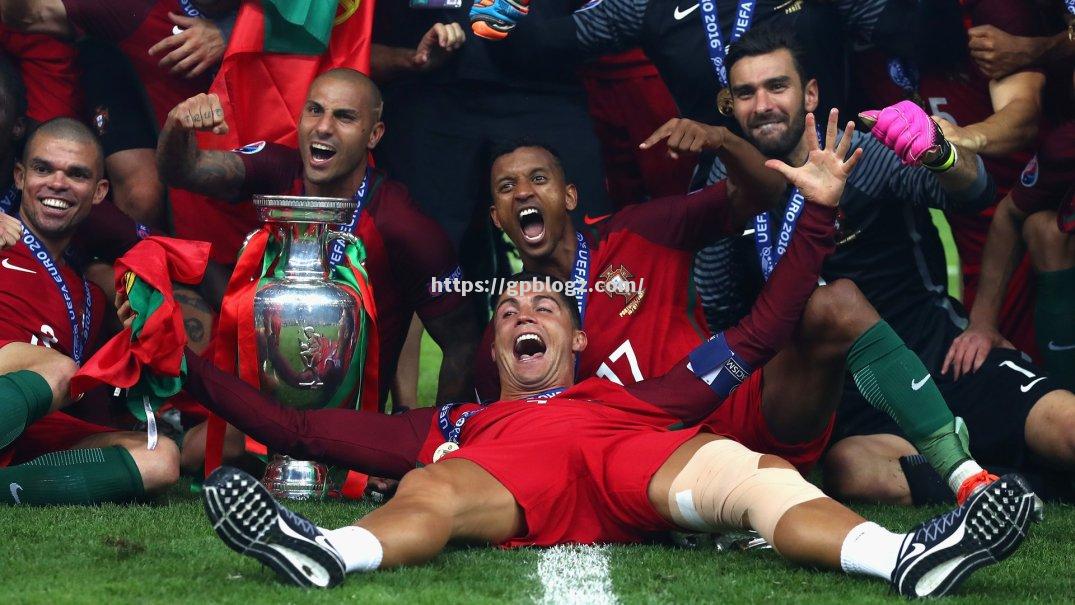 热血沸腾！球员们汗流浃背，为胜利稳固基础