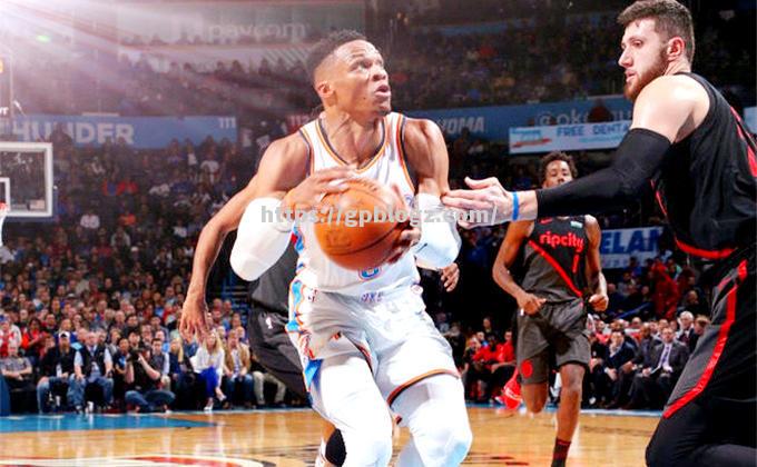 热血沸腾！球员们汗流浃背，为胜利稳固基础