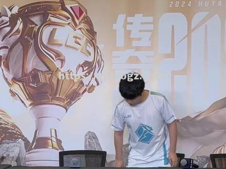 重温经典！赛场上精华瞬间让观众沉迷其中