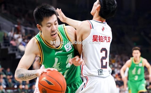 广州男篮大胜辽宁，提升排名