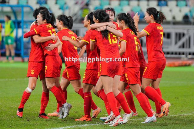 全球女子足球赛战况紧密