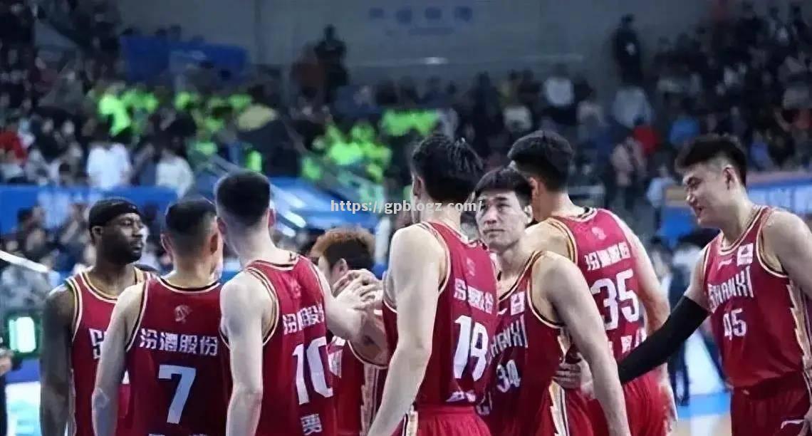 拼搏不止!CBA季后赛球员拼尽全力 拼搏不止!CBA季后赛球员拼尽全力