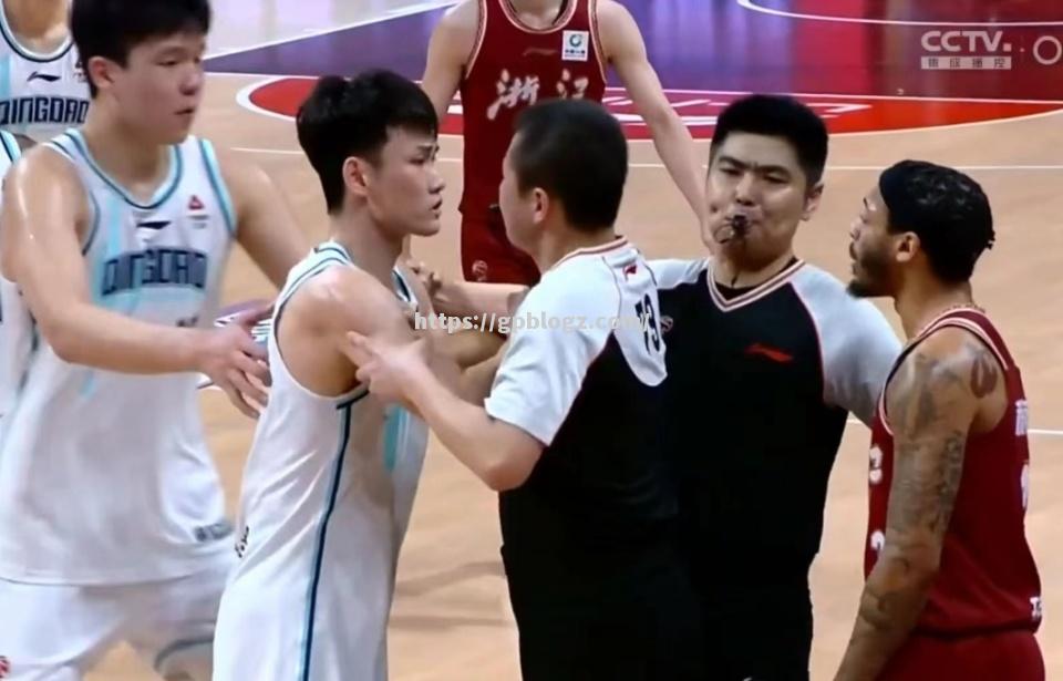 浙江男篮惊险获胜，引领前进方向