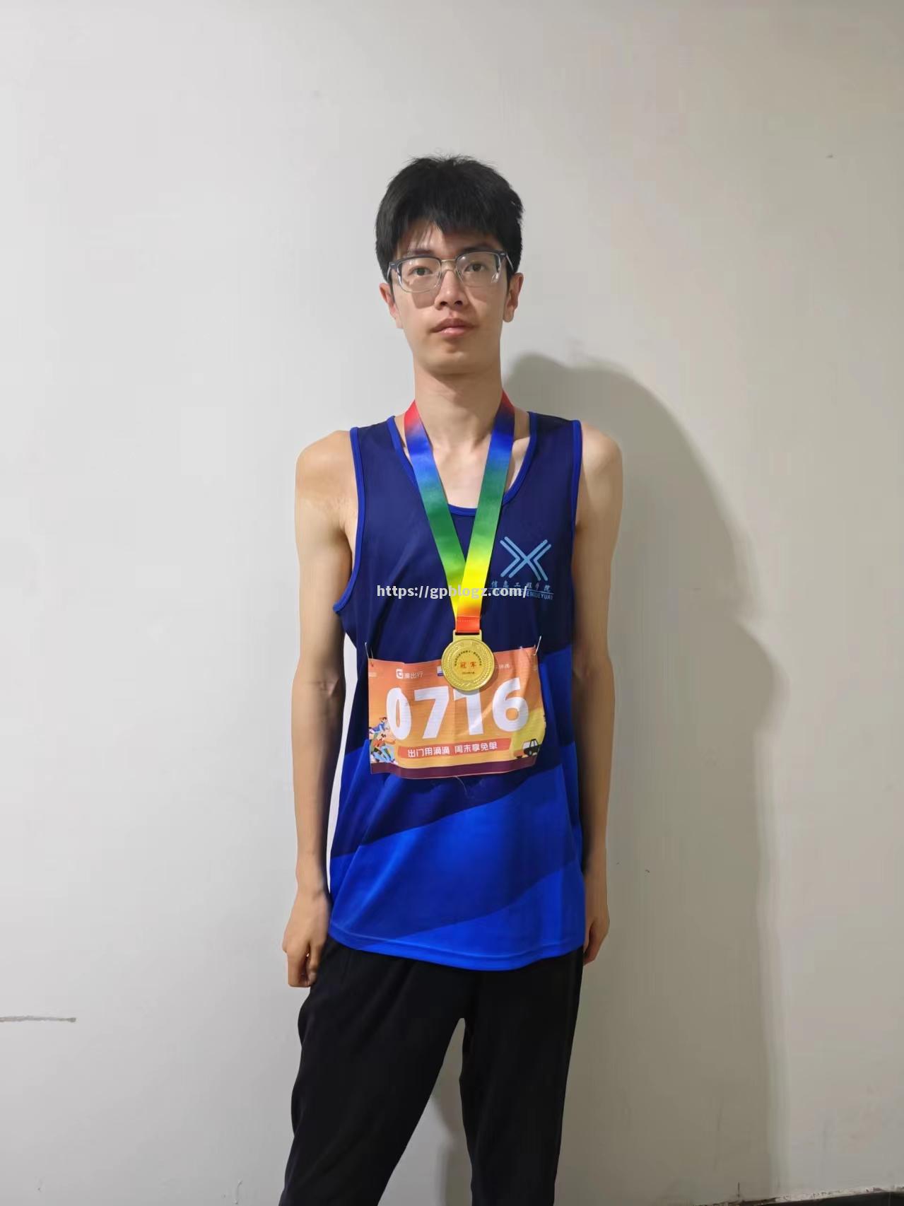 运动健儿拼搏进取，挑战极限不言败