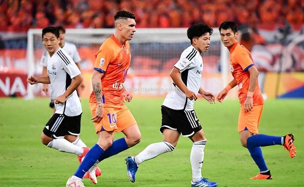 山东泰山将在主场与江苏苏宁上演对决