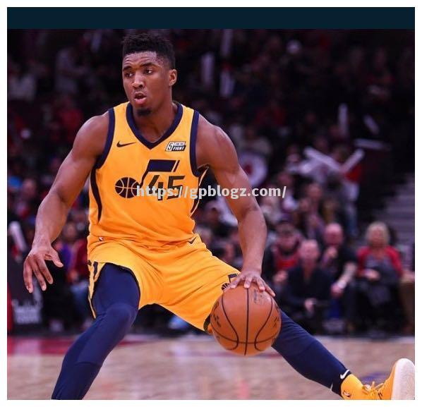 勇士队双星组合发威，战胜爵士队