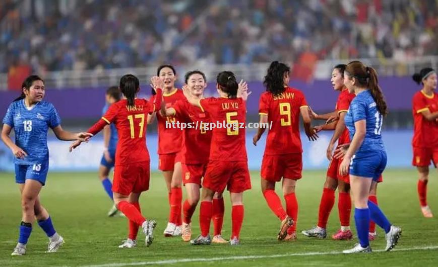 南宫娱乐-女足比赛中，中国队员李某表现出色，助球队取胜