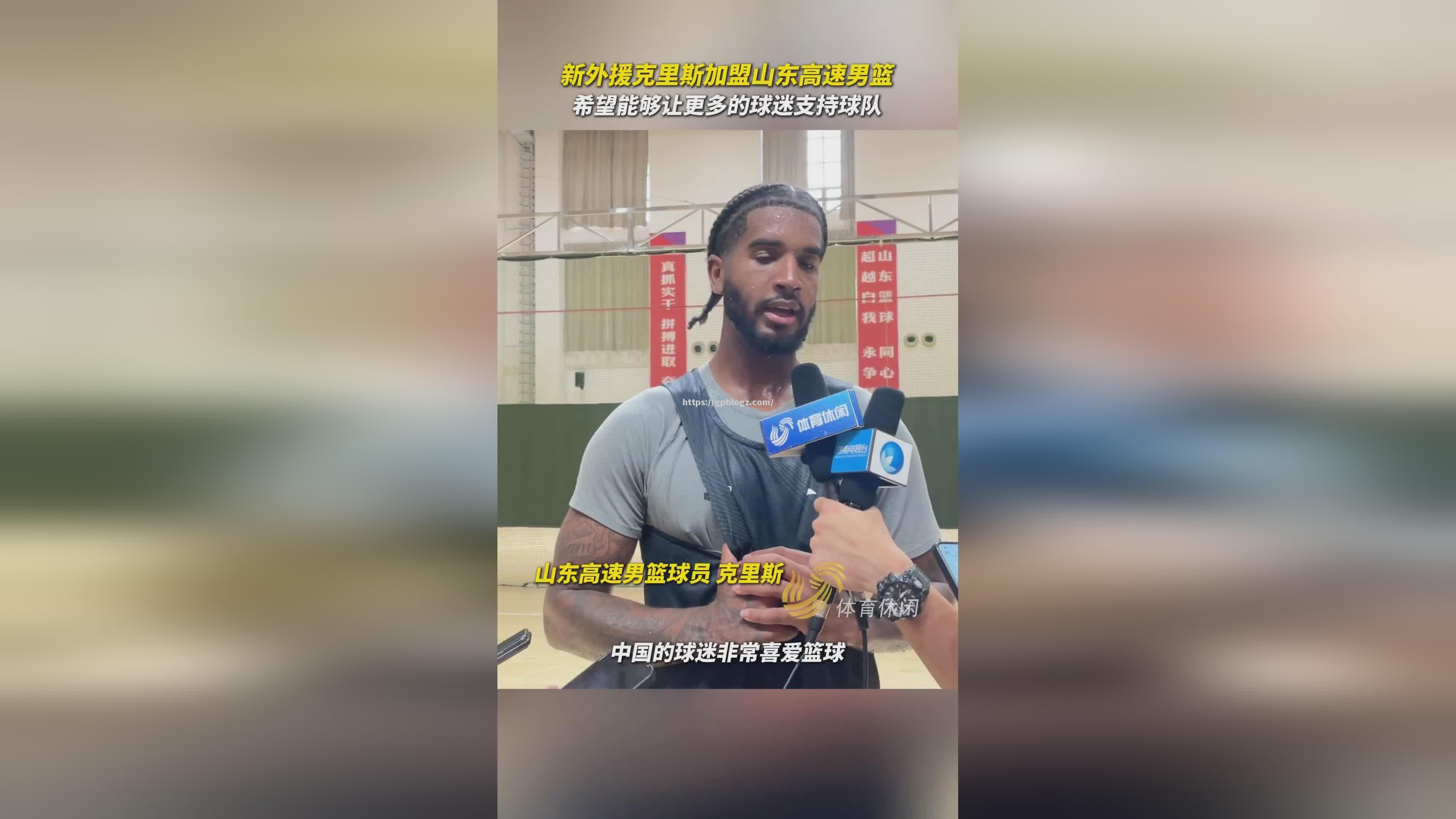 球队老球迷集体支持，愿意提供更多支持