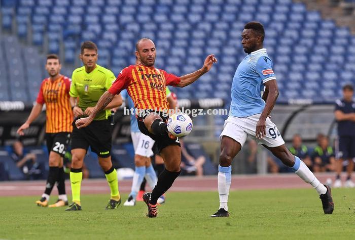 欧洲足球冠军联赛小组赛战局激烈