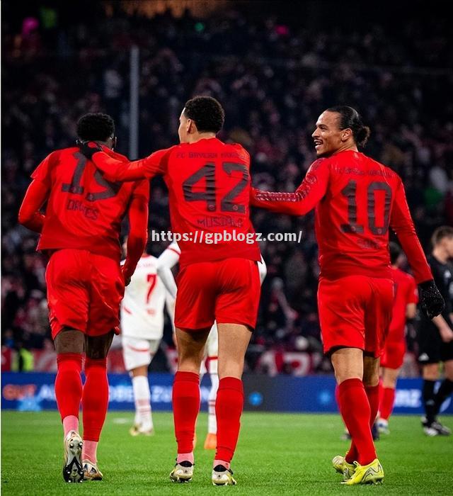 AC米兰中场连传帮球队获胜,展现团队默契 AC米兰中场连传帮球队获胜,展现团队默契